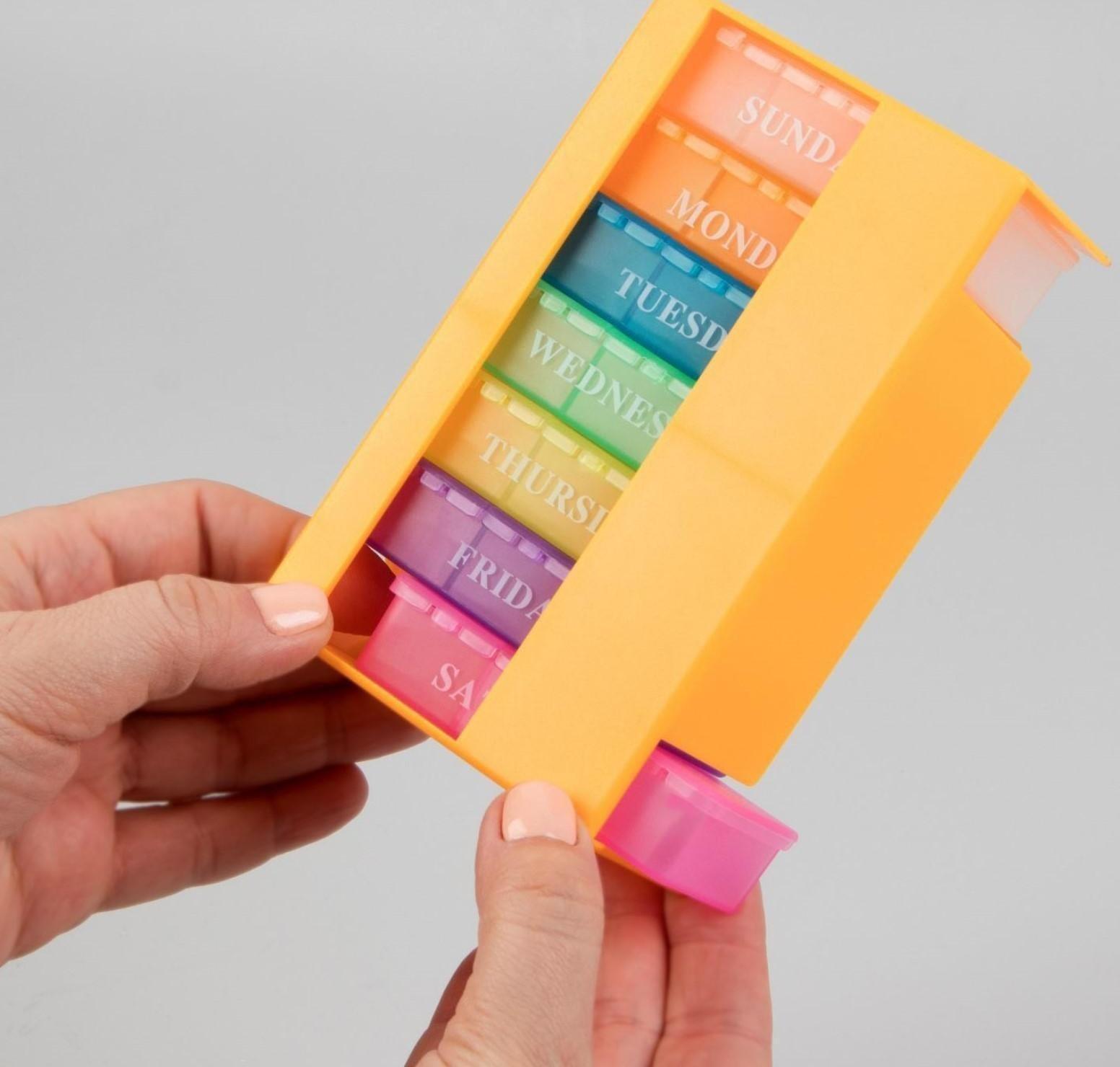 Таблетница-органайзер «Неделька», английские буквы, 7 контейнеров по 3 секции, разноцветный