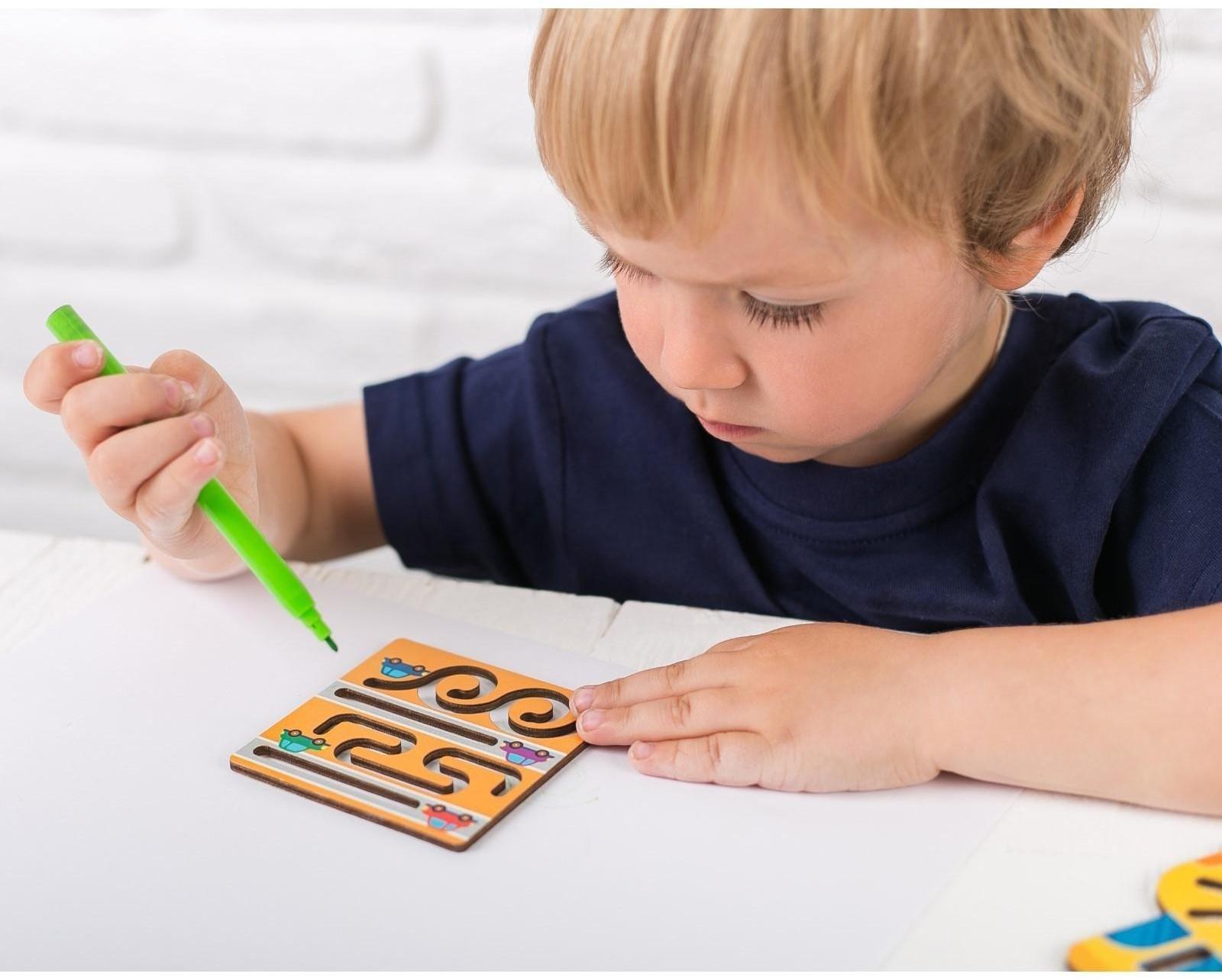 Трафареты для рисования «Животные», рисунок наклеен