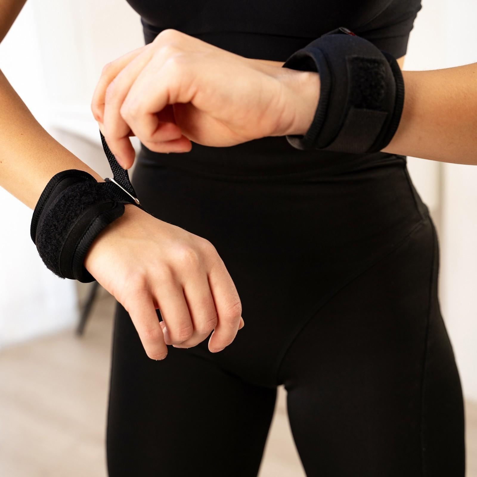 Утяжелители на запястье 2 × 300 г, цвет чёрный