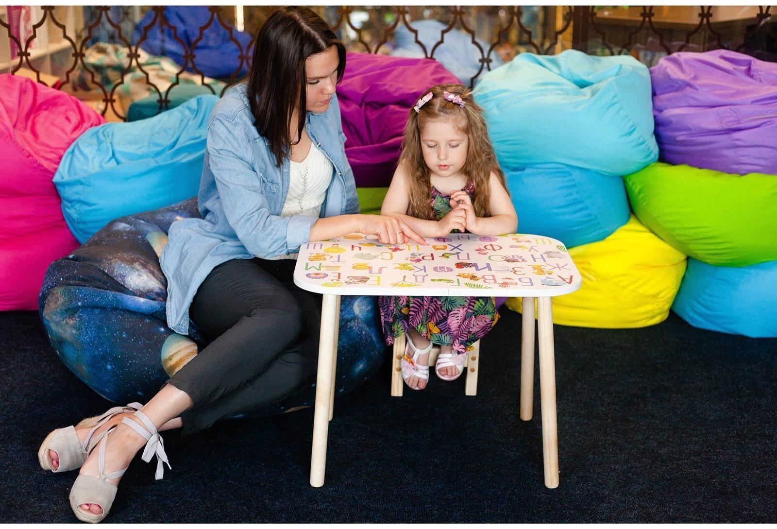 Стол с деревянными ножками «Алфавит с животными», цвет белый