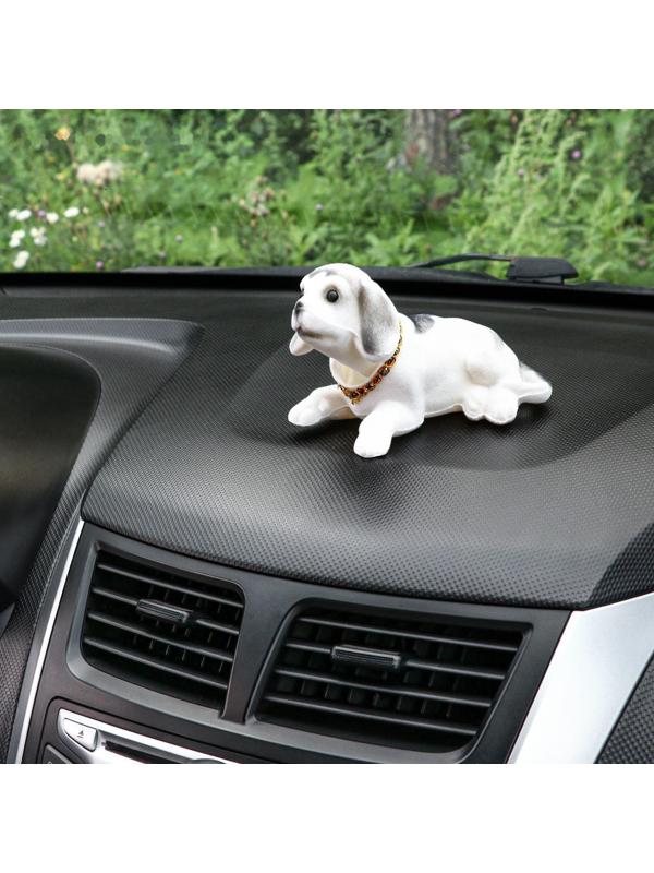 Собака на панель авто, качающая головой, большая, белый окрас