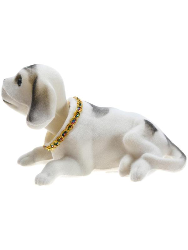 Собака на панель авто, качающая головой, большая, белый окрас