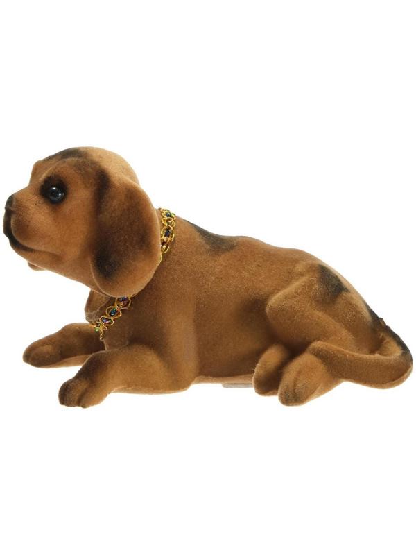 Собака на панель авто, качающая головой, большая, бежевый окрас