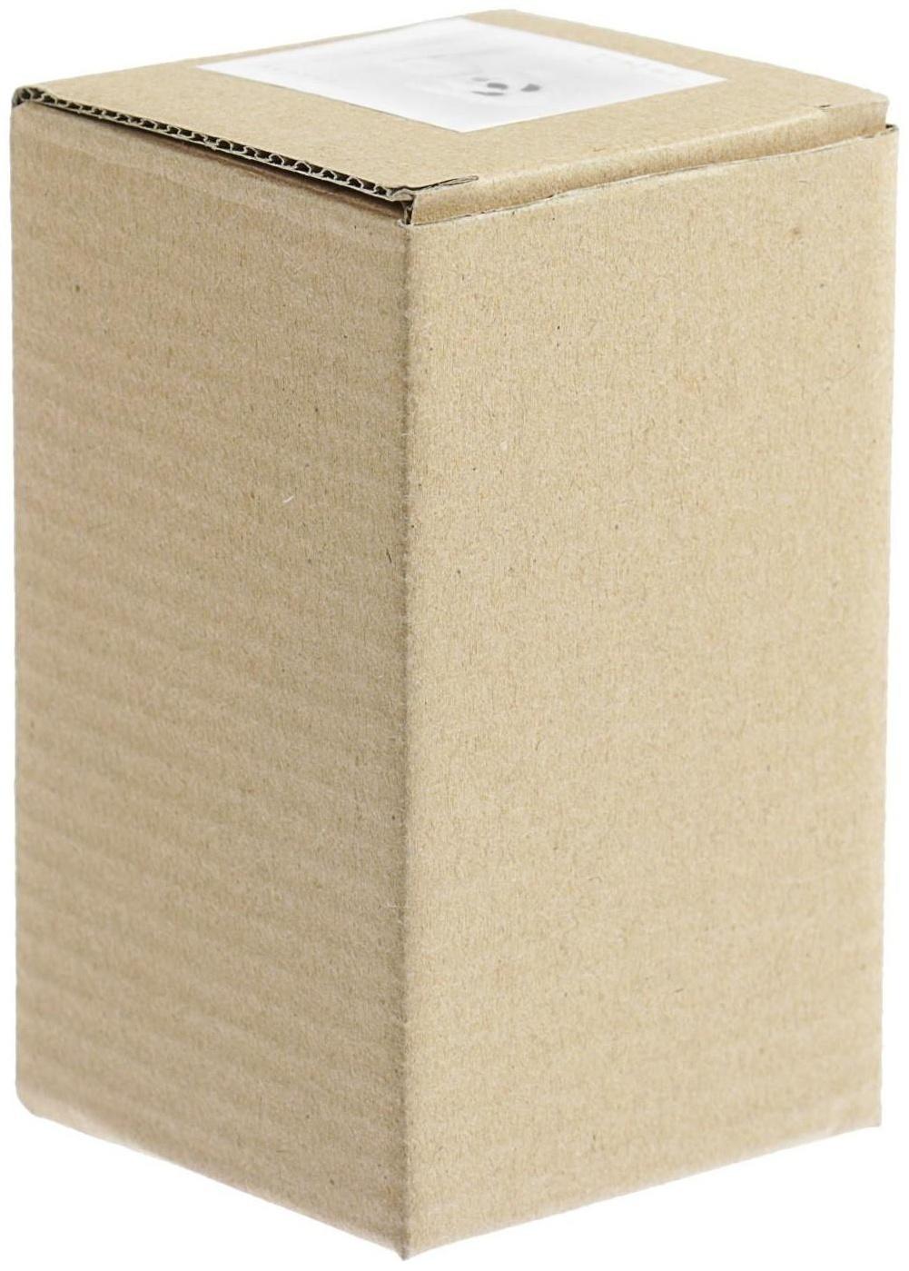 Собака на панель авто, качающая головой, пудель