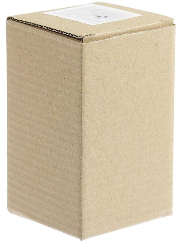 Собака на панель авто, качающая головой, пудель