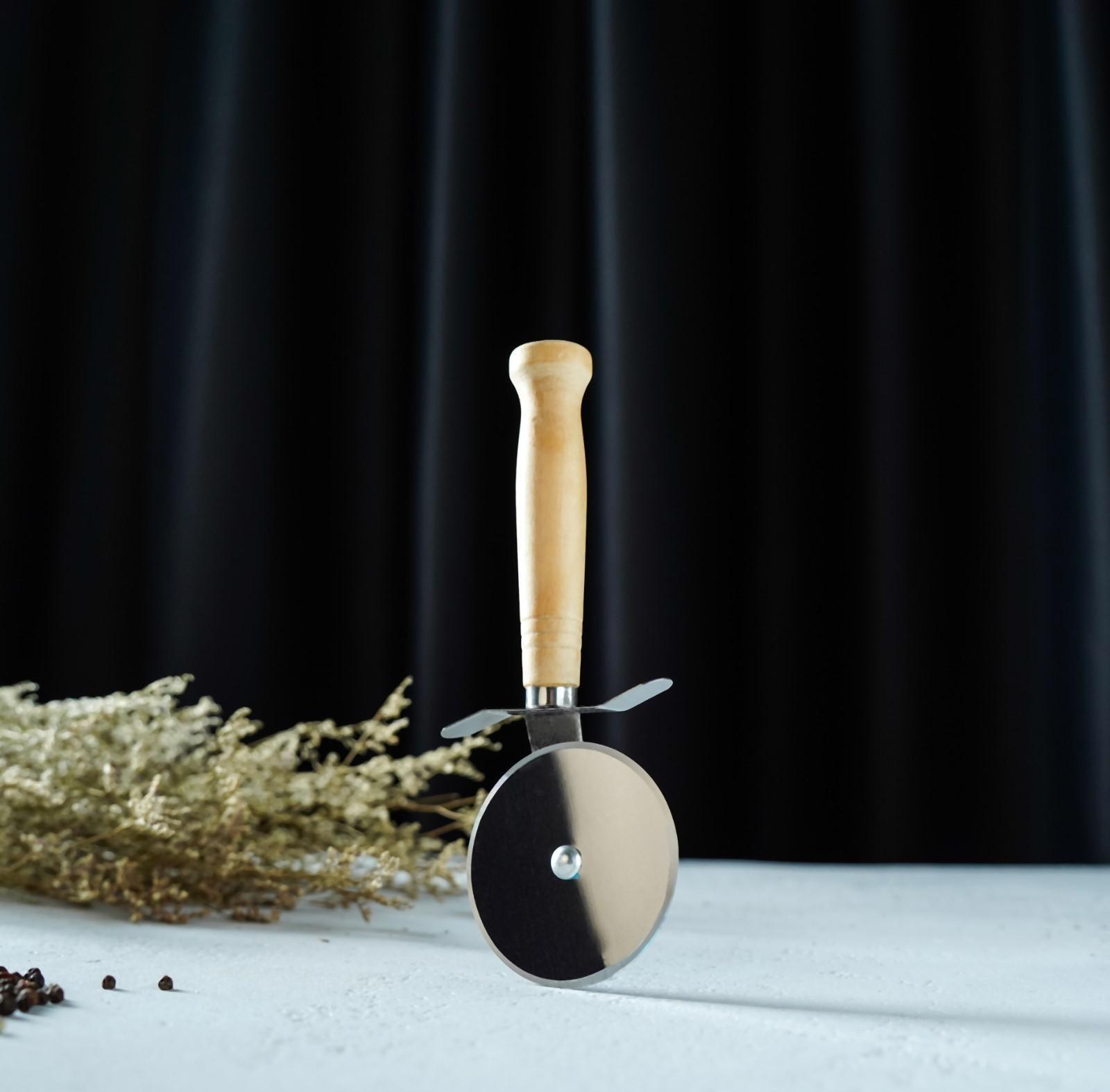 Нож для пиццы и теста Доляна «Классик», 18 см, цвет бежевый