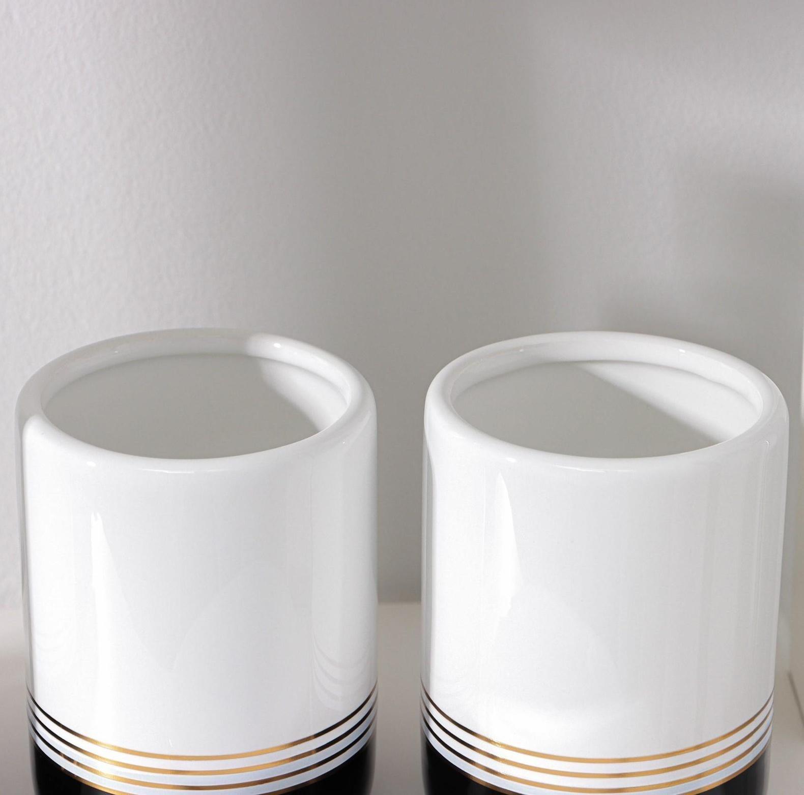 Набор аксессуаров для ванной комнаты «Лили», 4 предмета (дозатор 300 мл, мыльница, 2 стакана), цвет бело-чёрный