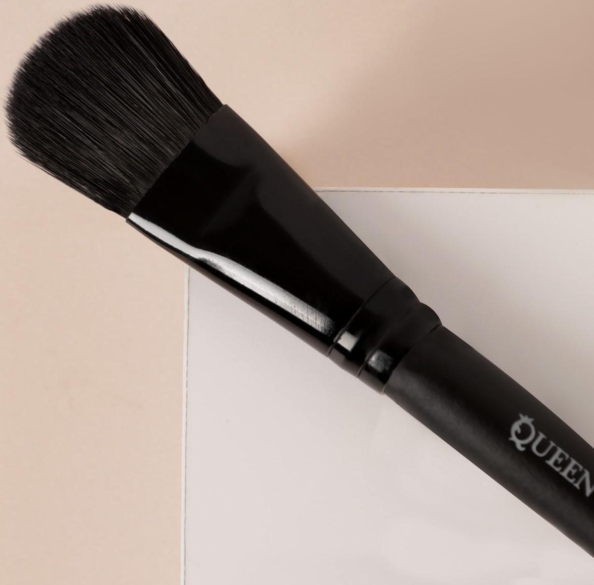 Кисть для макияжа «Premium Brush», 12,5 см, цвет чёрный