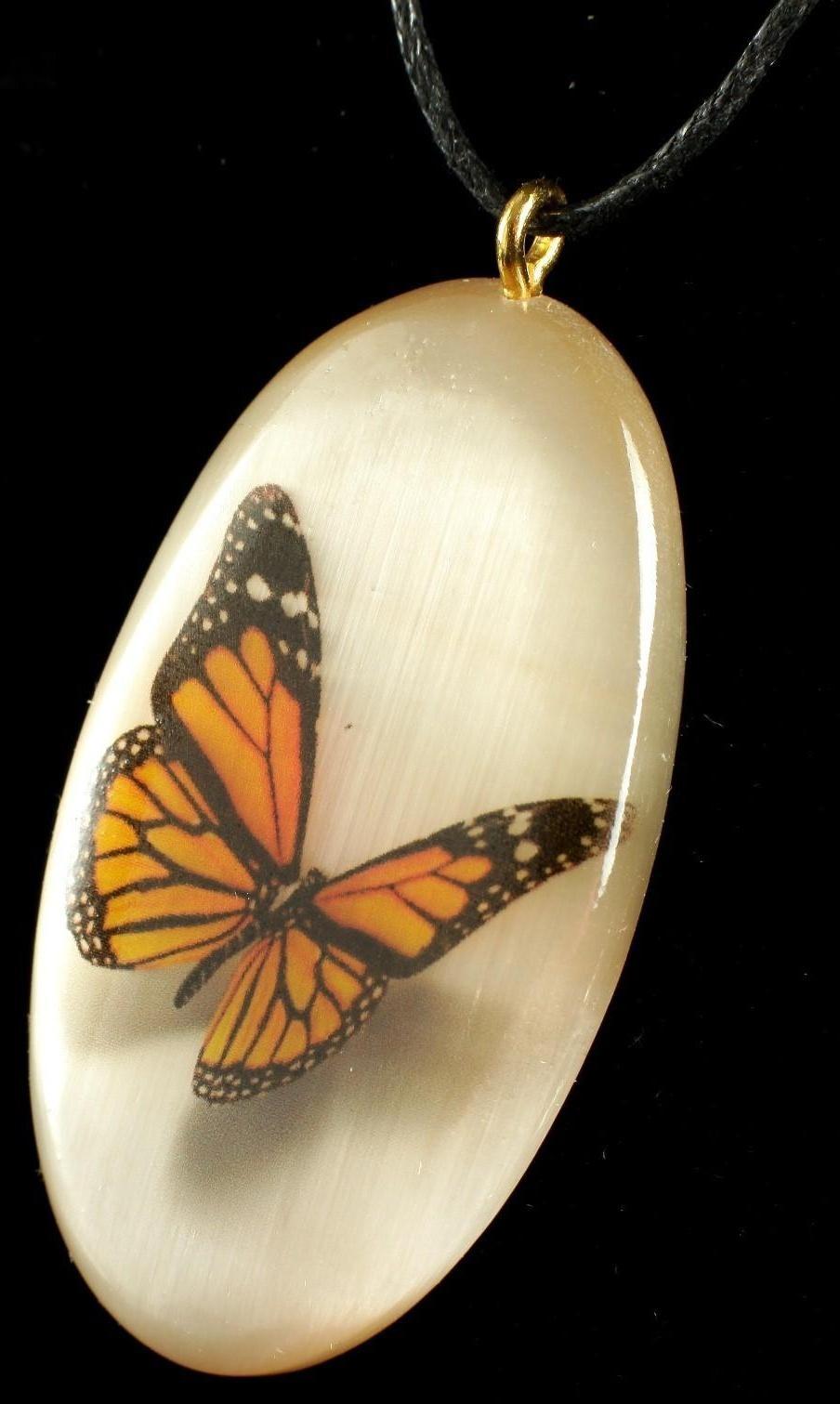 Кулон «Бабочки», 3D, 3×5,5 см, селенит