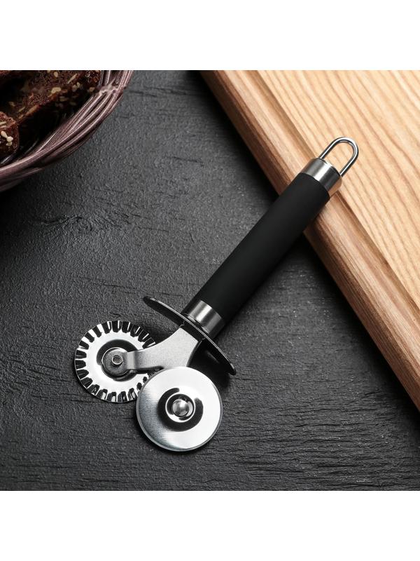 Нож для пиццы и теста Доляна «Нео», 17 см, ручка soft-touch, цвет чёрный