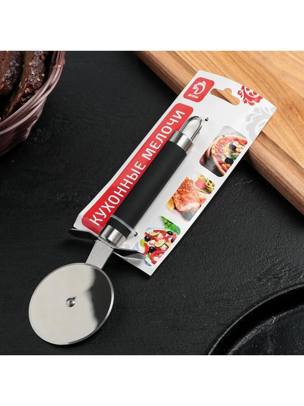 Нож для пиццы и теста Доляна «Нео», 20 см, ручка soft-touch, цвет чёрный