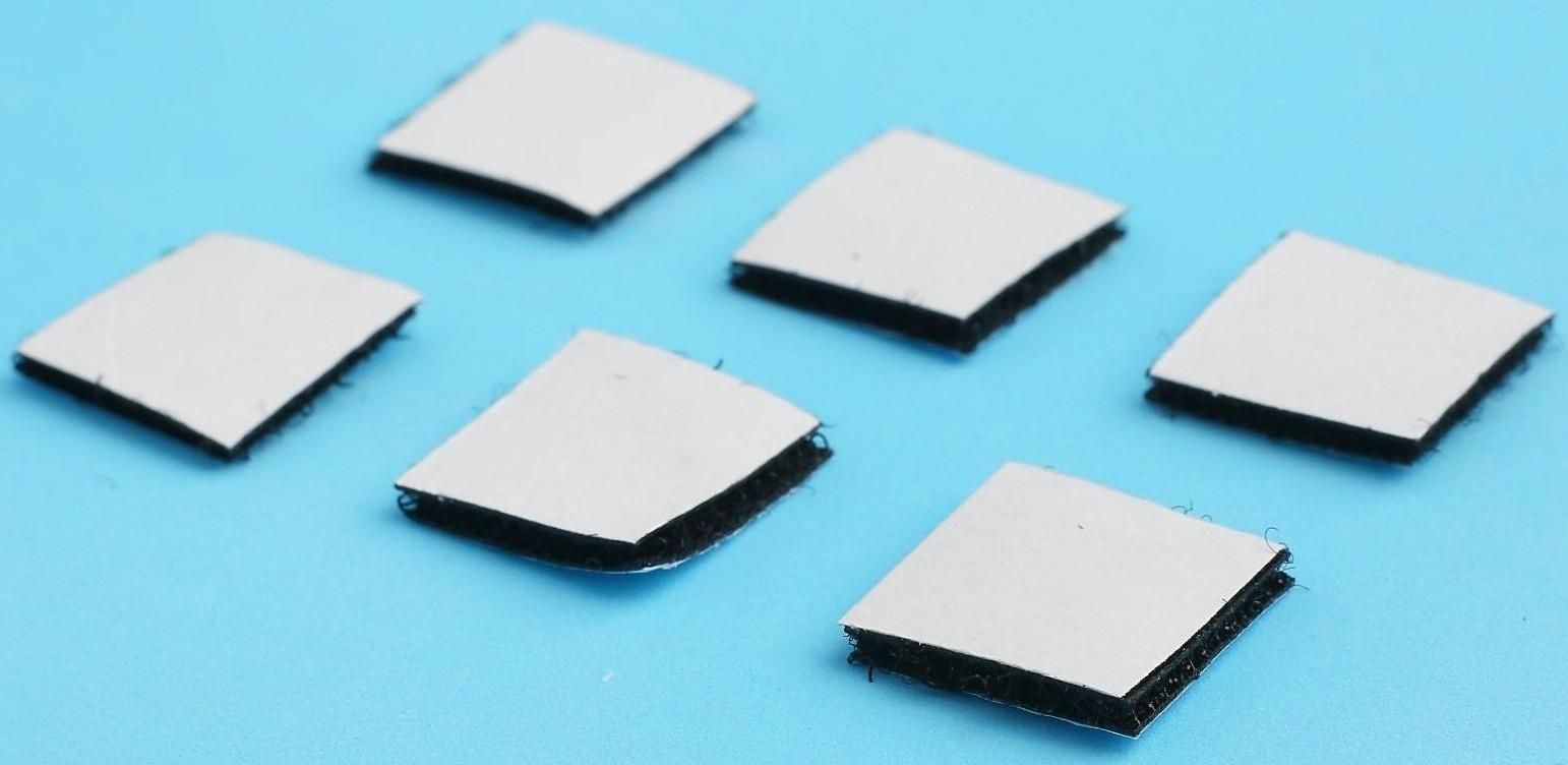 Липучка на клеевой основе «Квадрат», набор 30 шт., размер 1 шт. 2 × 2 см, цвет чёрный