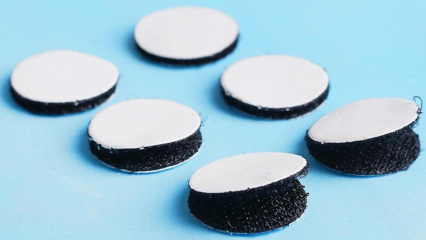 Липучка на клеевой основе «Круг», набор 30 шт., размер 1 шт. 2 см, цвет чёрный