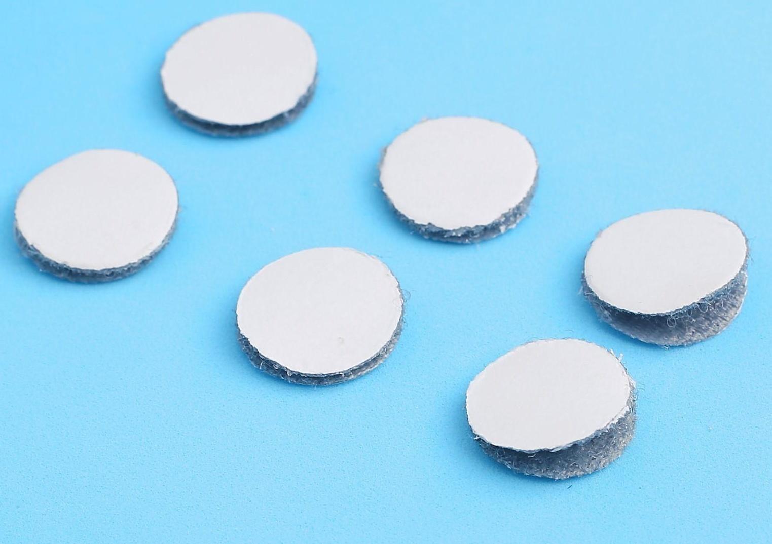 Липучка на клеевой основе «Круг», набор 55 шт., размер 1 шт: 1,5 × 1,5 см, цвет серый