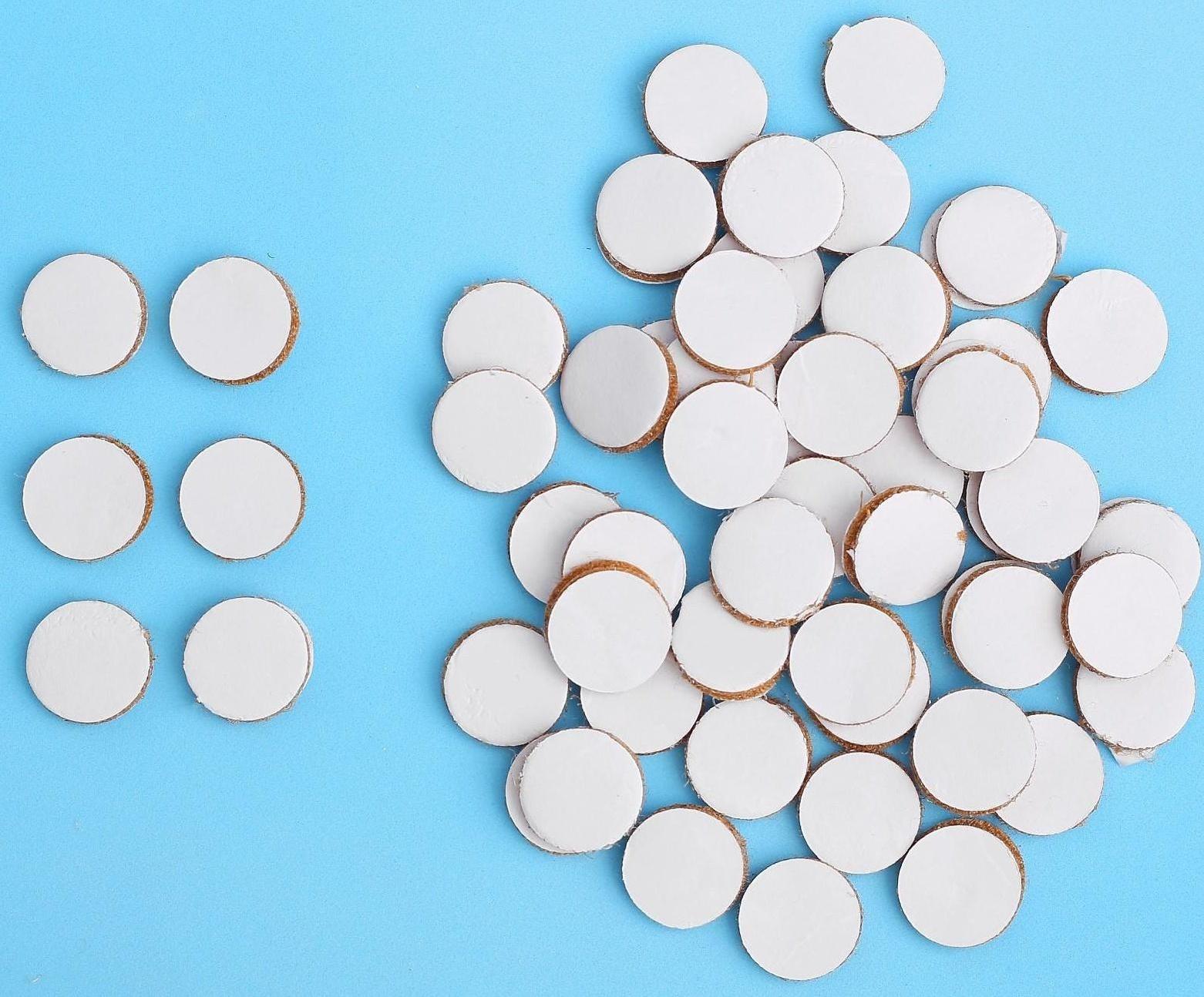 Липучка на клеевой основе «Круг», набор 55 шт., размер 1 шт. 1.5 см, цвет коричневый