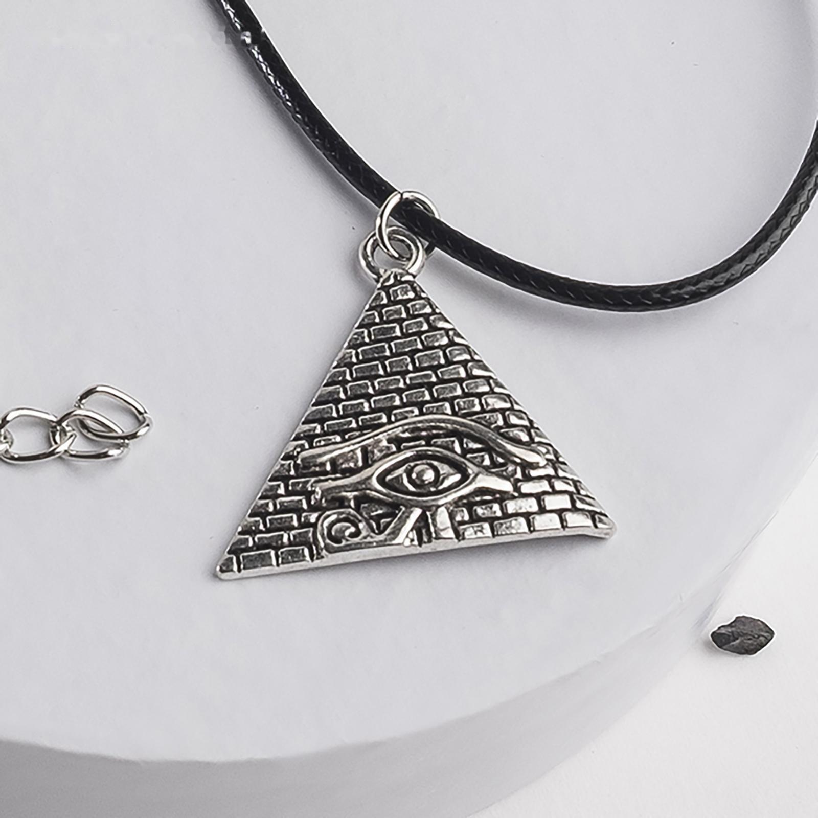 Кулон на шнурке 