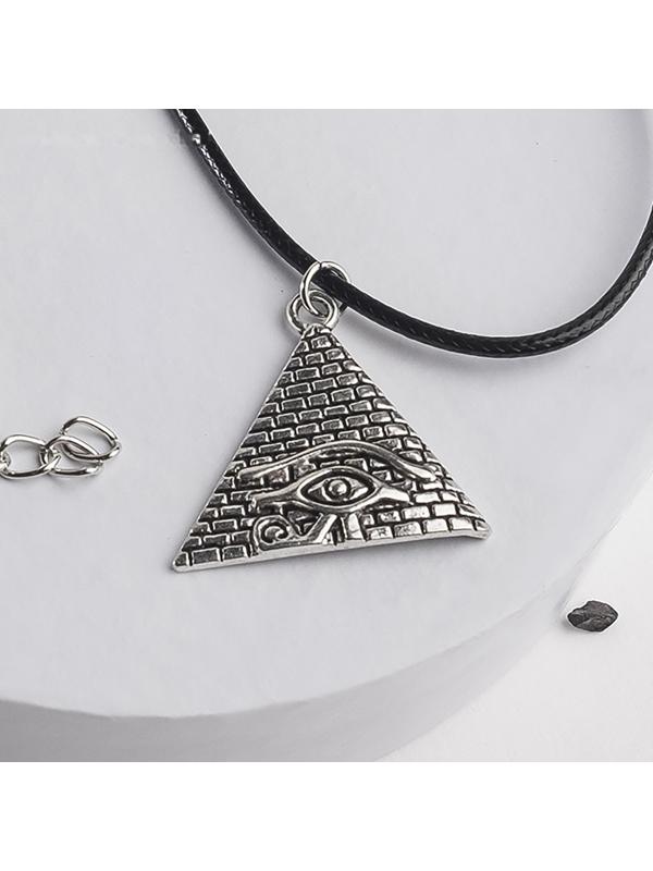 Кулон на шнурке 