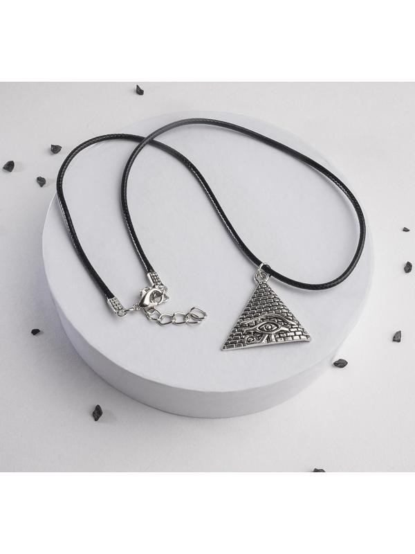 Кулон на шнурке 