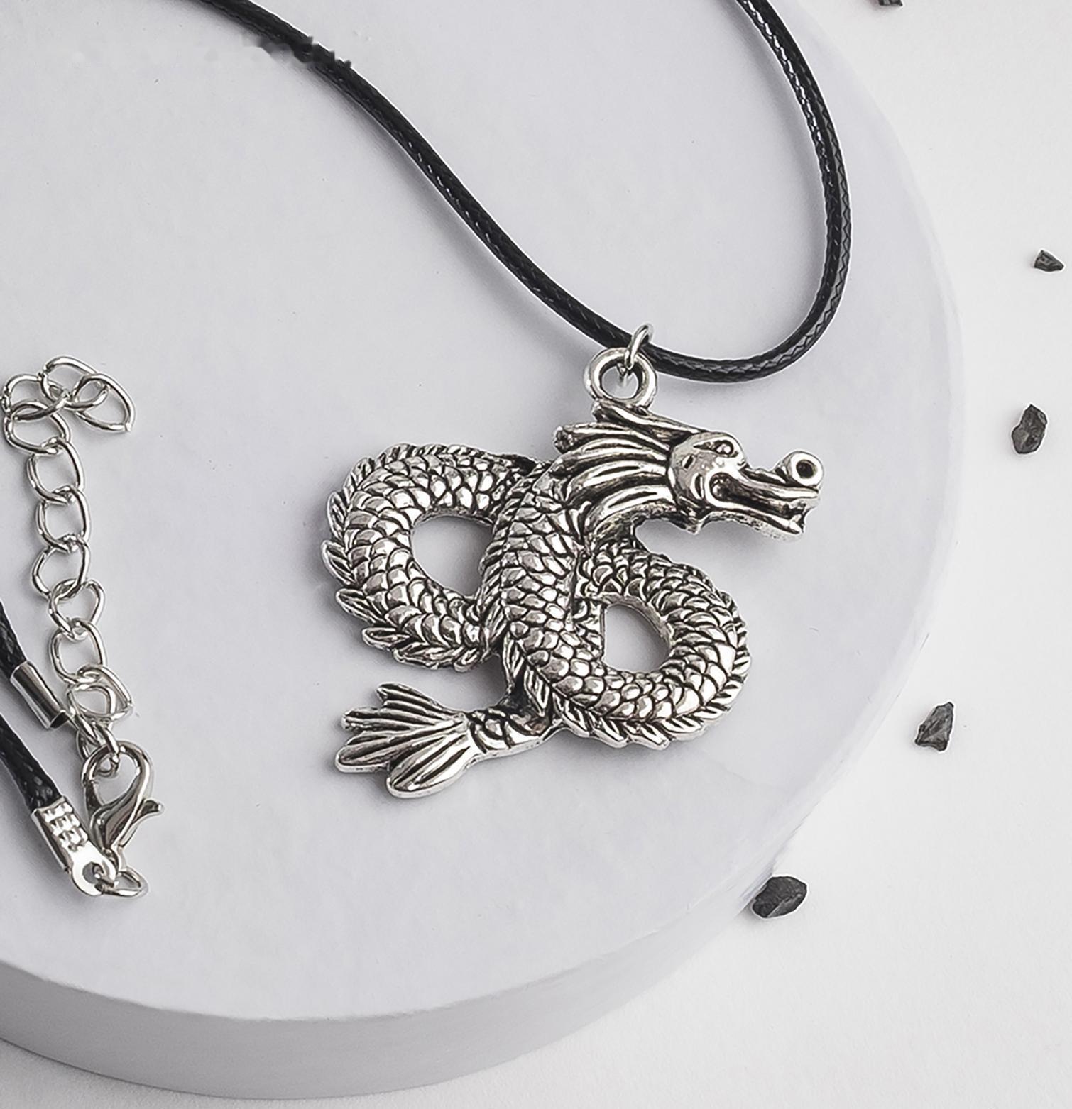 Кулон на шнурке 