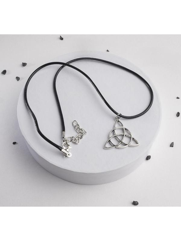 Кулон на шнурке 