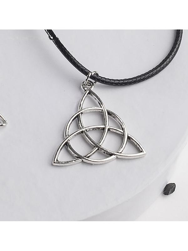 Кулон на шнурке 