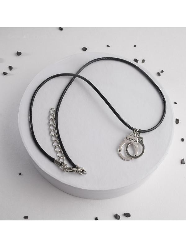 Кулон на шнурке 