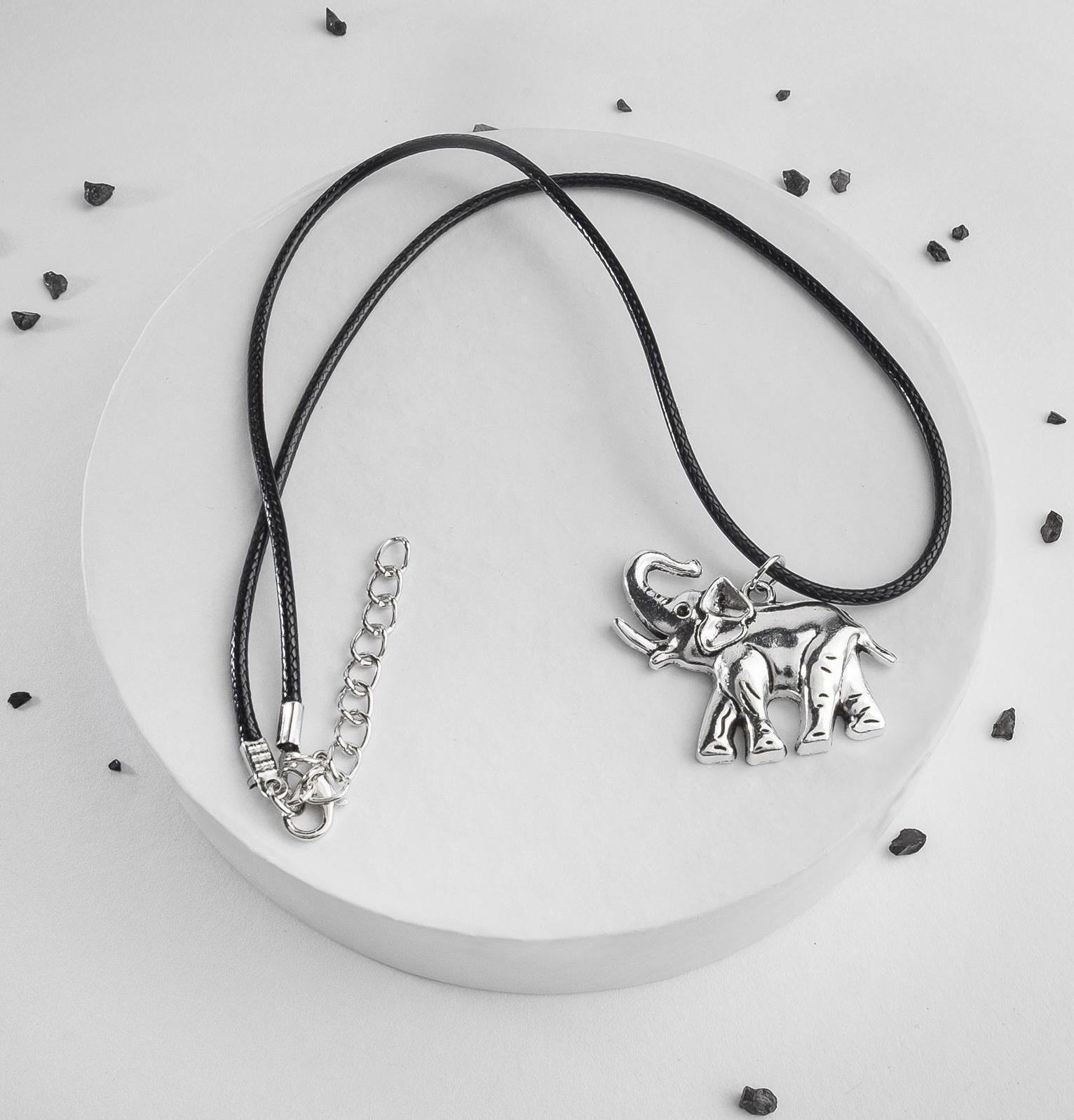 Кулон на шнурке 