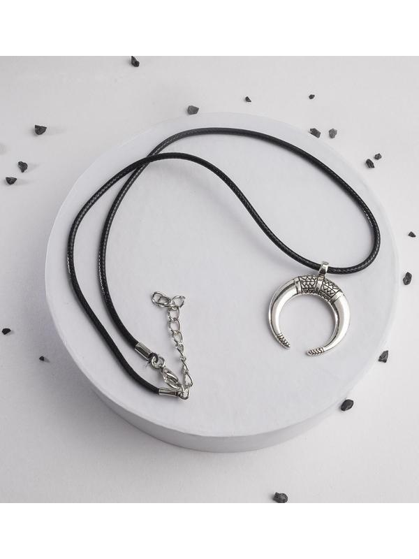 Кулон на шнурке 