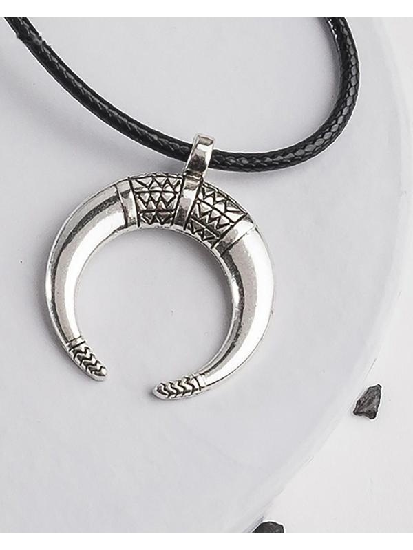 Кулон на шнурке 