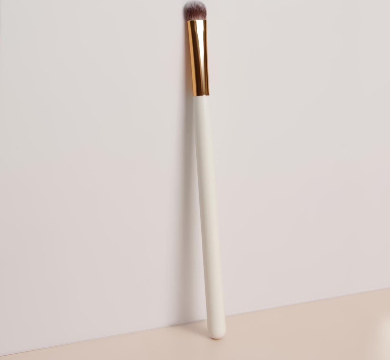 Кисть для макияжа «White», 17,5 см, цвет белый