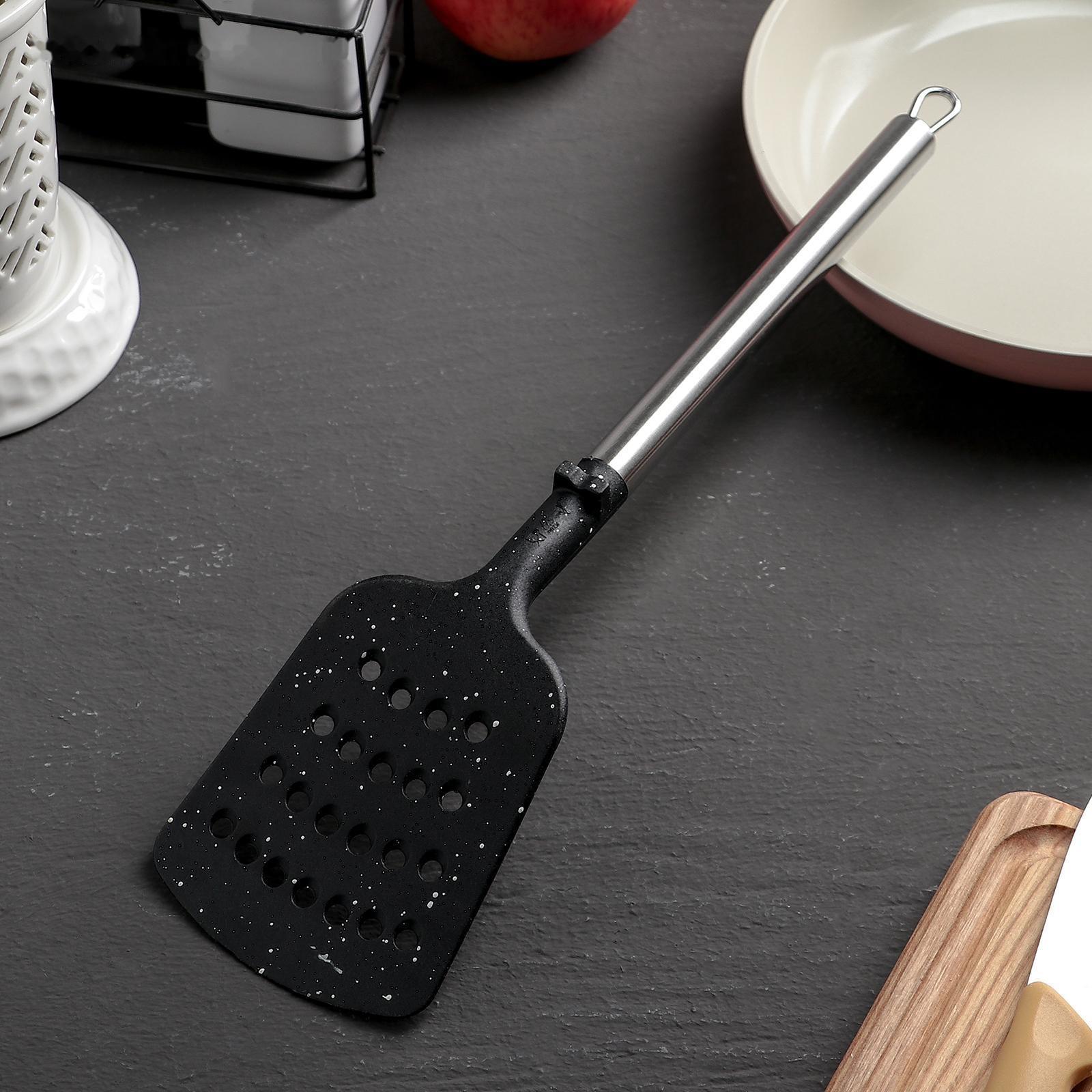 Лопатка кулинарная Доляна «Фернан», 33 см, с прорезями, цвет чёрный