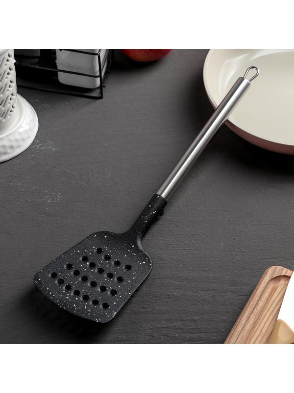 Лопатка кулинарная Доляна «Фернан», 33 см, с прорезями, цвет чёрный