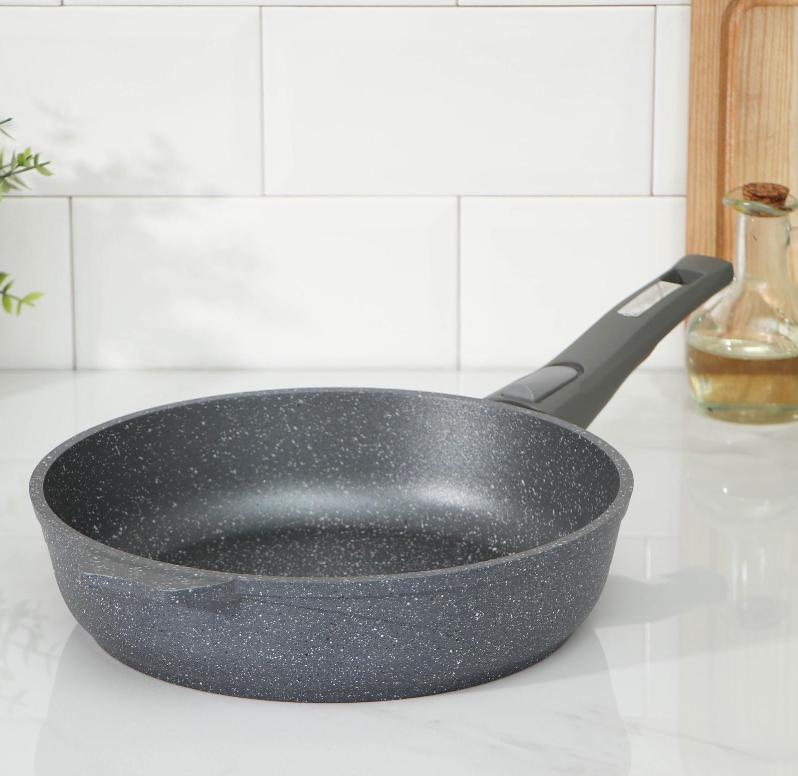 Набор посуды №1 «Гранит», 3 предмета: сковорода d=26 см, ковш 1,7 л, кастрюля 5 л, крышки, антипригарное покрытие