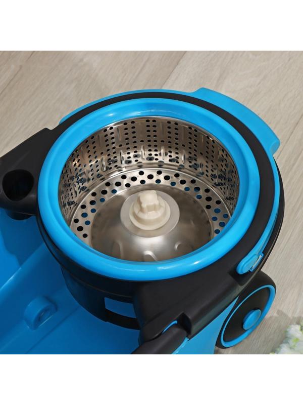 Набор для уборки: ведро на колёсиках с металлической центрифугой 18 л, швабра, запасная насадка из микрофибры, цвет синий