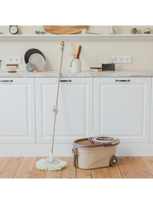 Набор для уборки: ведро на колёсиках с металлической центрифугой 18 л, швабра, запасная насадка из микрофибры, цвет синий