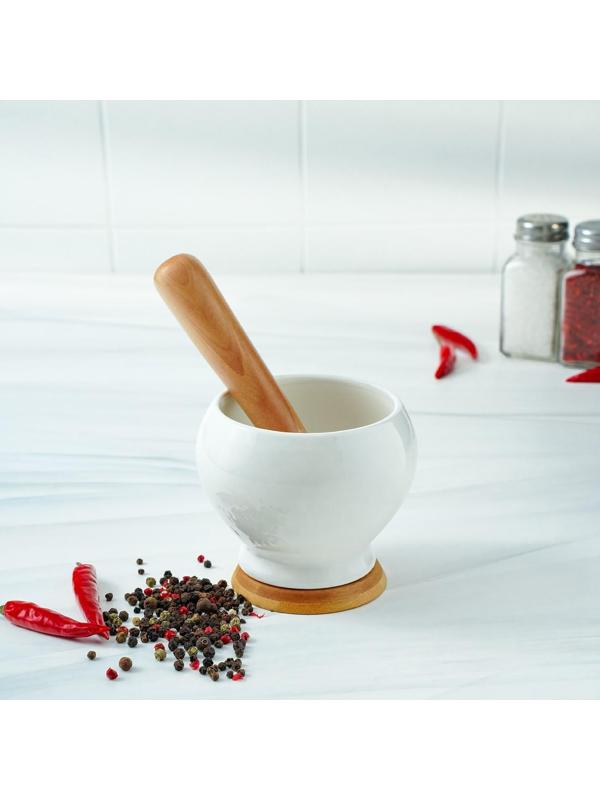 Ступка фарфоровая для специй с пестиком Доляна «Эстет», 10,5×9,5 см, на деревянной подставке