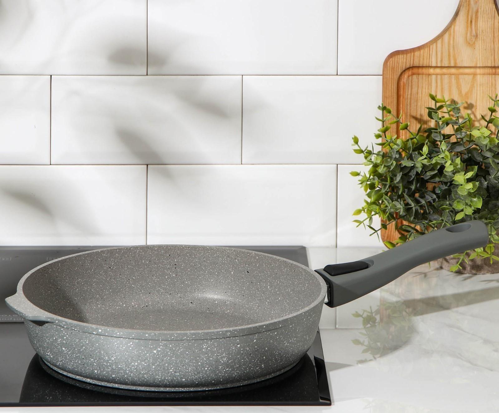 Сковорода, d=28 см, съёмная ручка, антипригарное покрытие, цвет светлый мрамор