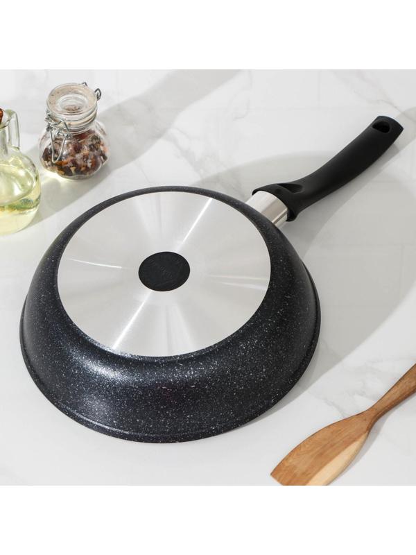 Сковорода, d=24 см, пластиковая ручка, стеклянная крышка, антипригарное покрытие, цвет тёмный мрамор