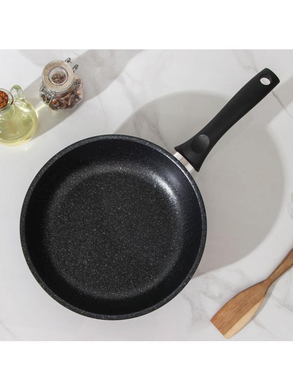 Сковорода, d=24 см, пластиковая ручка, стеклянная крышка, антипригарное покрытие, цвет тёмный мрамор