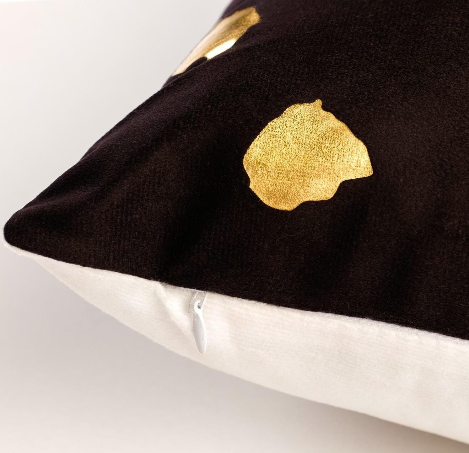 Подушка декоративная Этель «Горошек чёрный», 40х40 см, велюр, 100% п/э