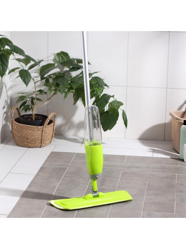Швабра для мытья пола с распылителем Доляна, насадка из микрофибры 40×14 см, металлическая ручка 125 см, цвет МИКС