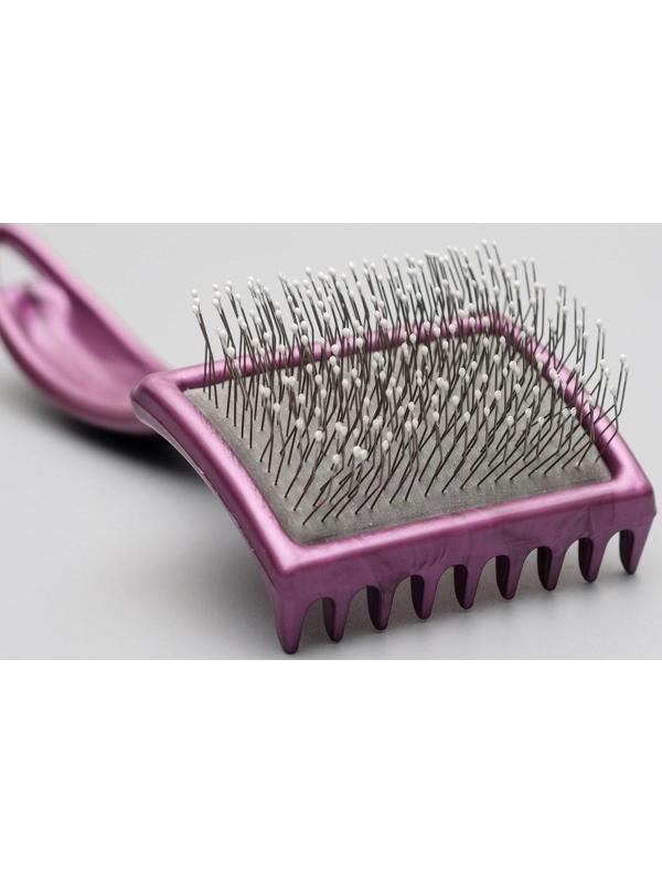 Щётка - пуходёрка мягкая с каплями , увеличенное кол-во зубцов, основание 68 х 48 мм, бордовая 45824