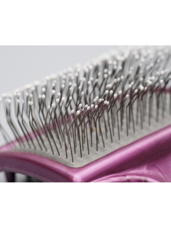 Щётка - пуходёрка мягкая с каплями , увеличенное кол-во зубцов, основание 68 х 48 мм, бордовая 45824