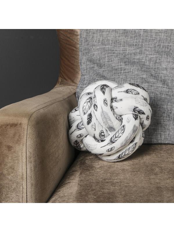 Подушка-узел «Пёрышки», 19 × 19 см