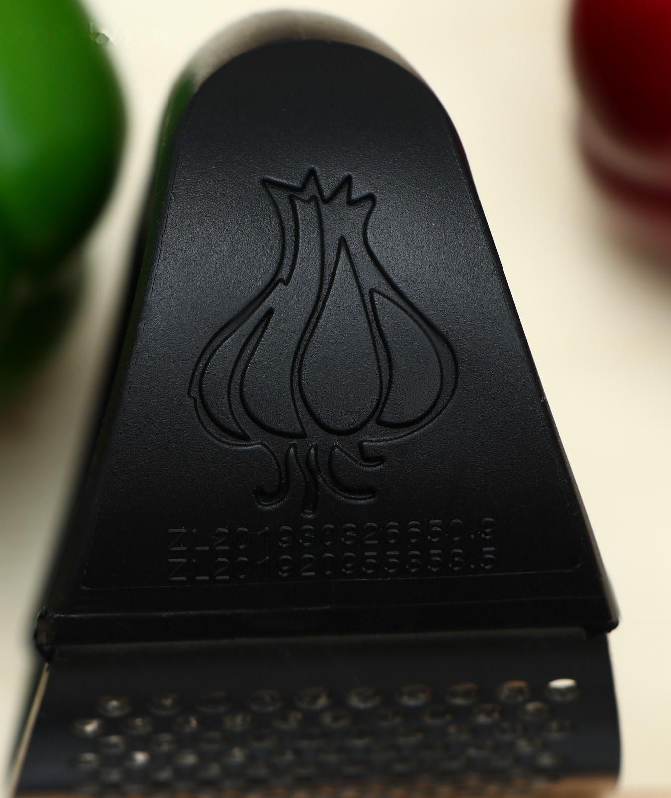 Пресс для чеснока Magistro «Велес», 11×7×5 см, цвет чёрный