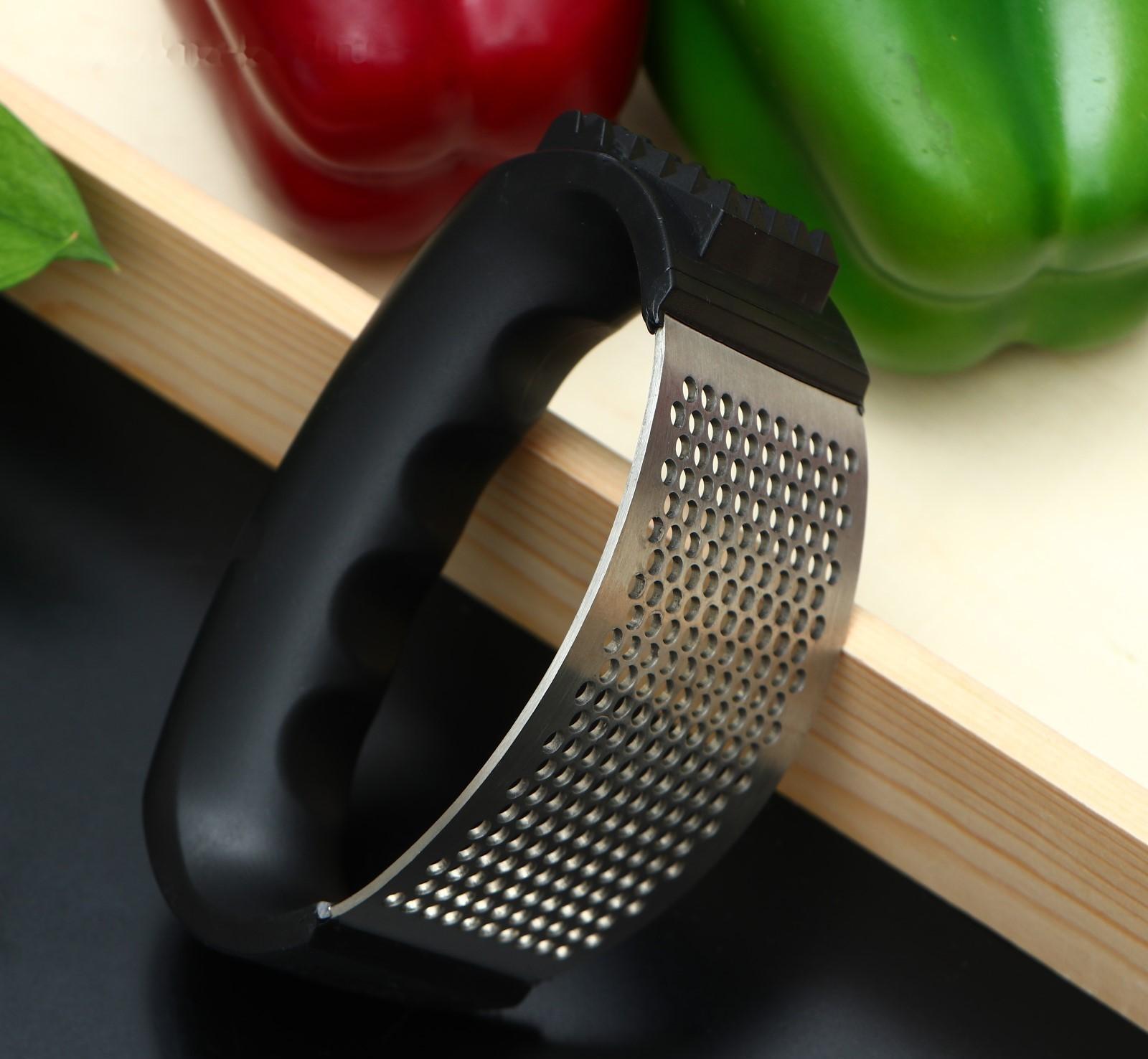 Пресс для чеснока Magistro «Велес», 11×7×5 см, цвет чёрный