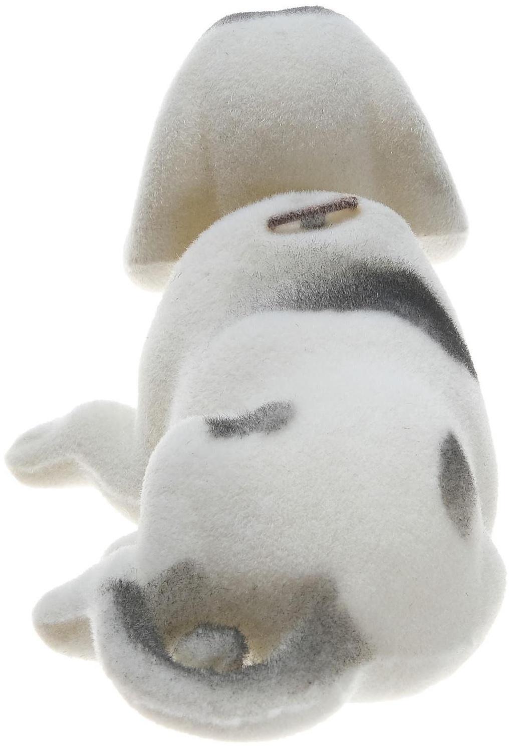 Собака на панель авто, качающая головой, малая, белый окрас