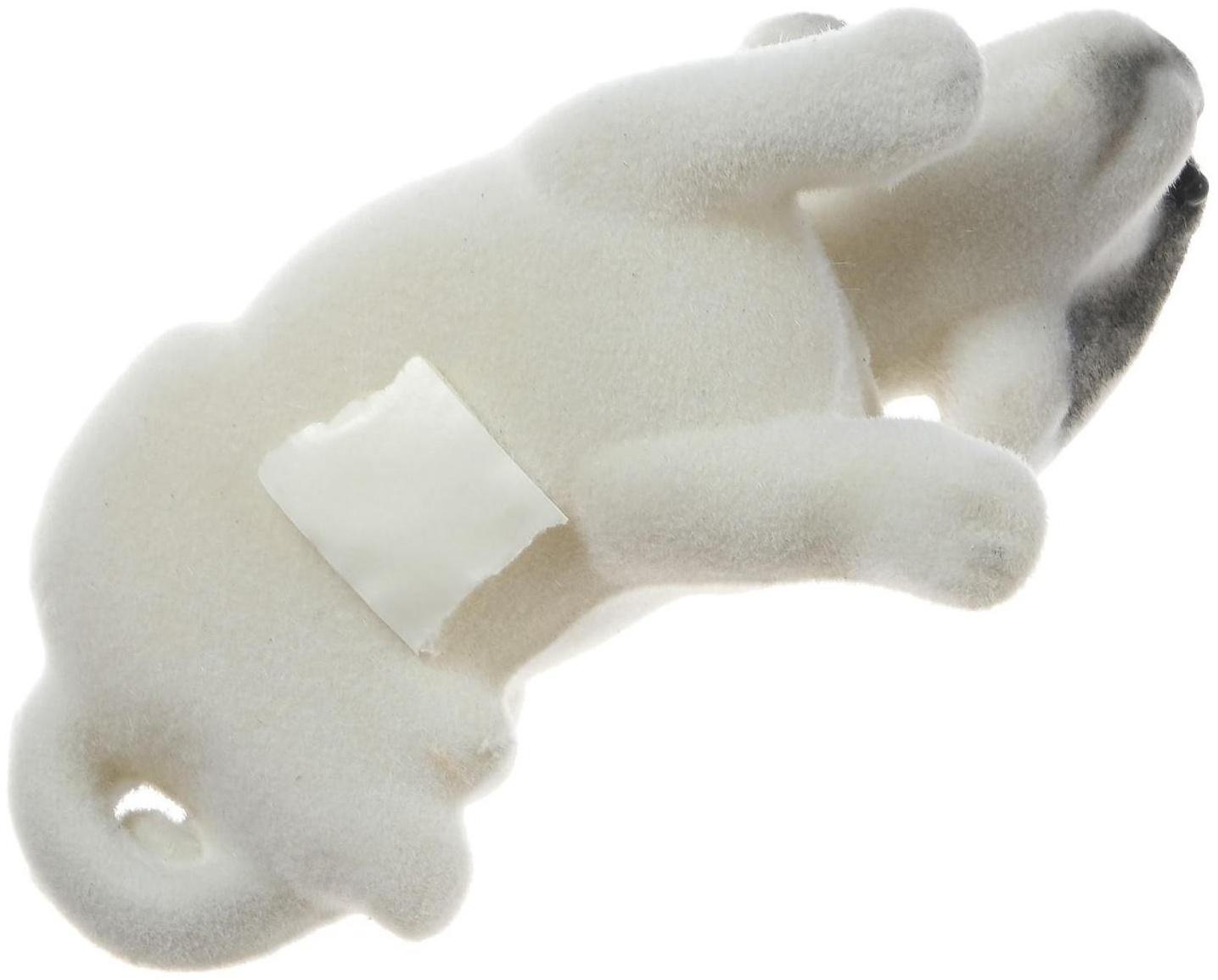 Собака на панель авто, качающая головой, малая, белый окрас