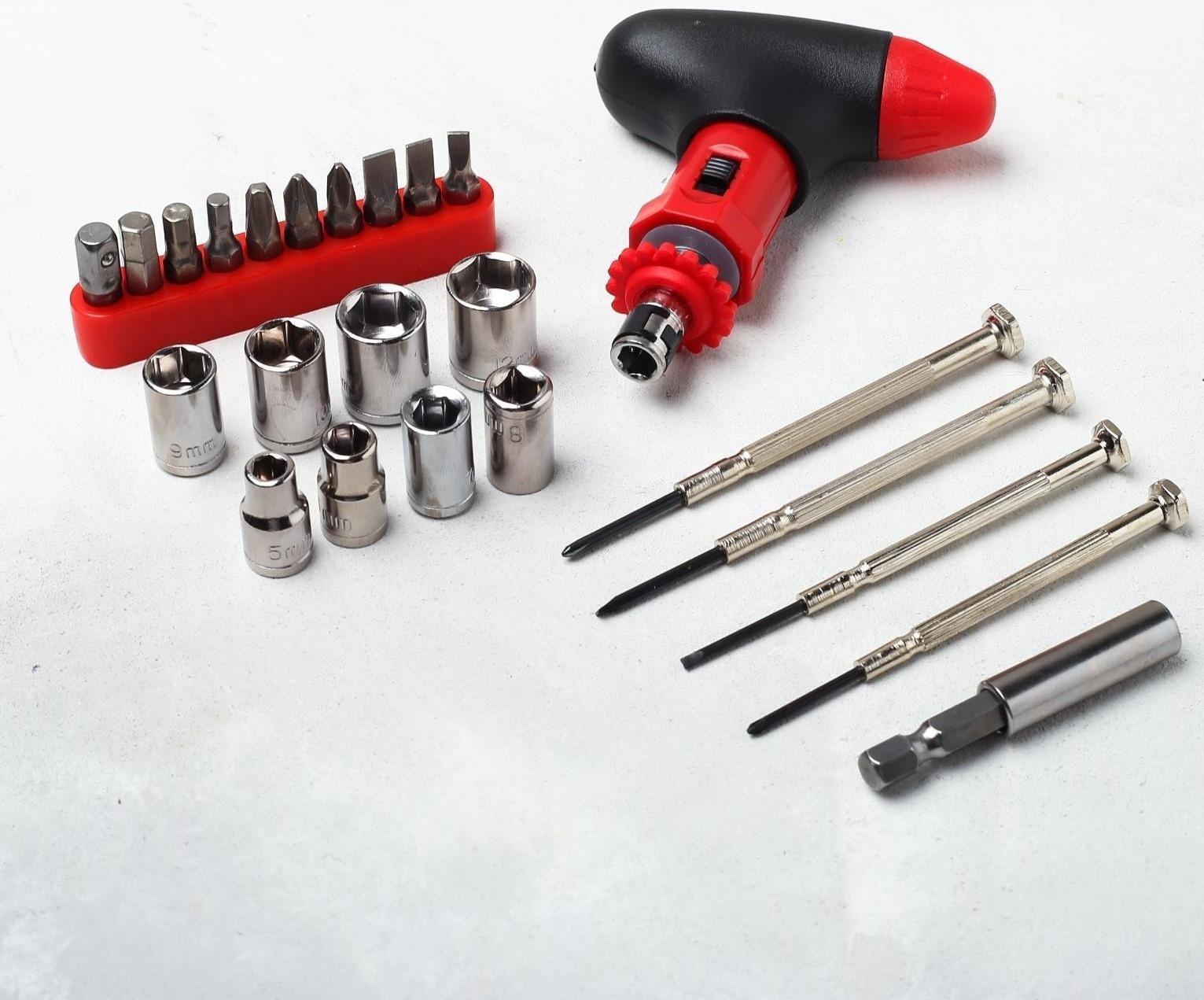 Набор инструментов с фонарем «23 февраля. Самый крутой мужик», 25 предметов