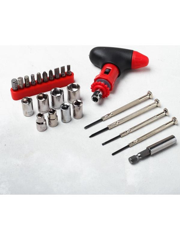 Набор инструментов с фонарем «23 февраля. Самый крутой мужик», 25 предметов